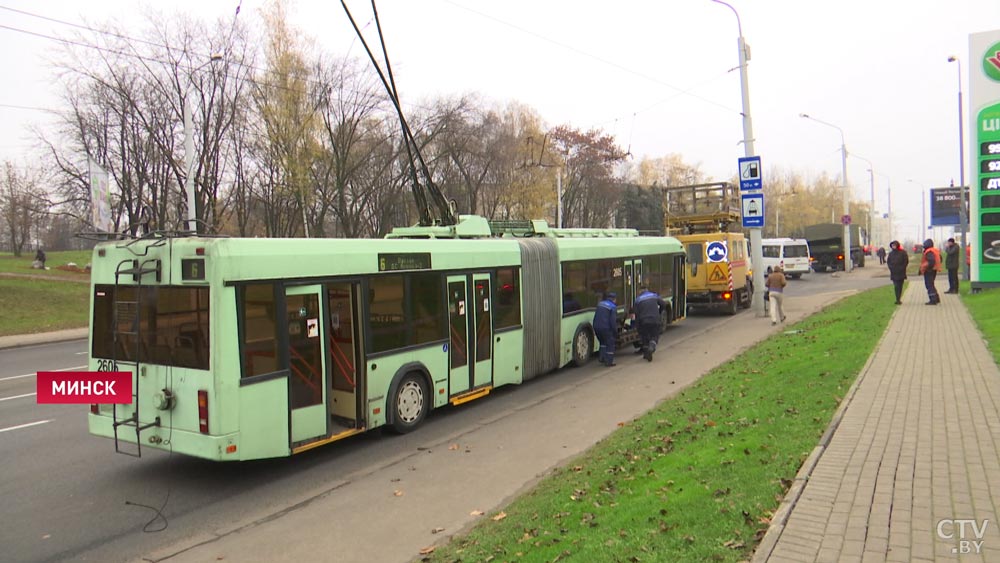 В Минске из-за повреждения контактной сети остановилась работа нескольких троллейбусных маршрутов-1