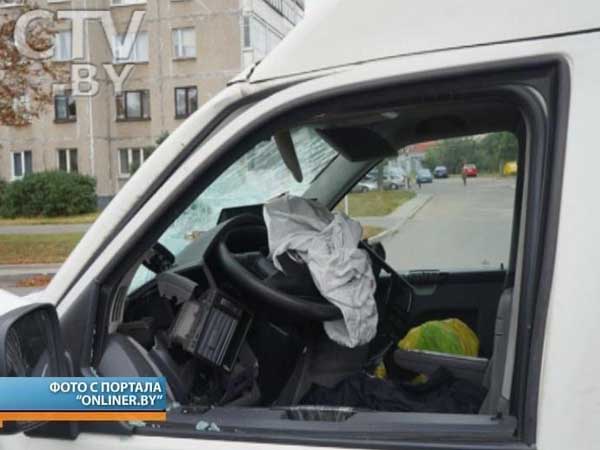 Авария в Минске. Водитель микроавтобуса, врезавшегося в грузовое авто, погиб на месте 