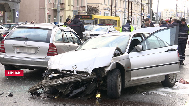 Три женщины доставлены в больницу после аварии на улице Московской в Минске-8