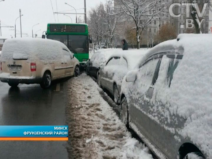   В районе Логойского тракта водитель внедорожника свернул на пути перед трамваем, а тот не успел притормозить-3