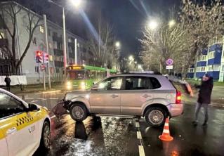 В Солигорске мужчина переходил дорогу на красный и попал под машину