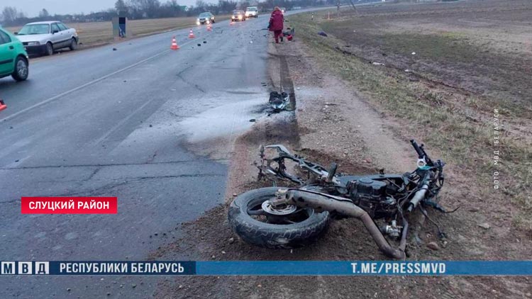 В Слуцком районе столкнулись авто и мотоцикл, два человека погибли-3