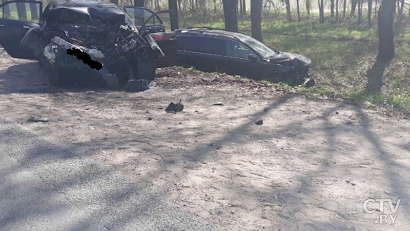 В Минском районе водитель легковушки не уступила полосу внедорожнику. Пострадали трое детей-4