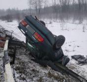 В Городокском районе Nissan врезался в отбойник: погибли два человека