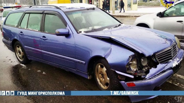 В Минске около станции метро «Немига» столкнулись два легковых автомобиля-4
