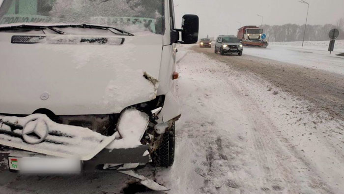 Из-за сильных снегопадов в Минской области участились аварии. ГАИ ввела план «Погода» Из-за сильных снегопадов в Минской области участились аварии. ГАИ ввела план «Погода»