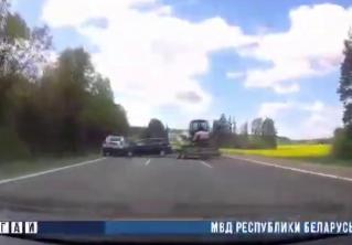 В Минском районе столкнулись две легковушки. Погиб один человек, двое пострадали