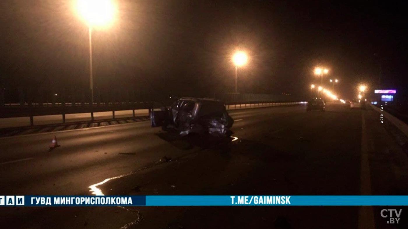 Семья с тремя детьми пострадала в аварии на МКАД. Водитель тормозил из-за животного на дороге-4