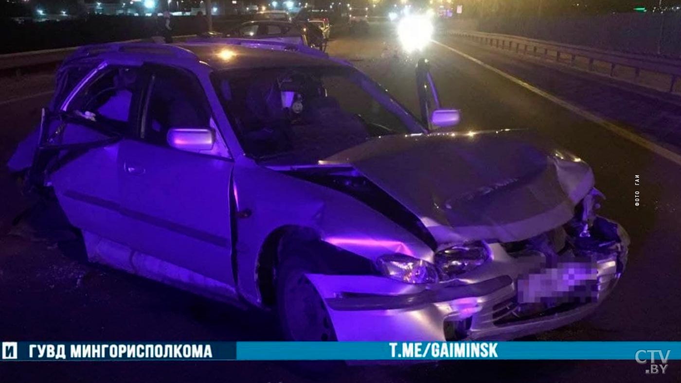 Семья с тремя детьми пострадала в аварии на МКАД. Водитель тормозил из-за животного на дороге-1