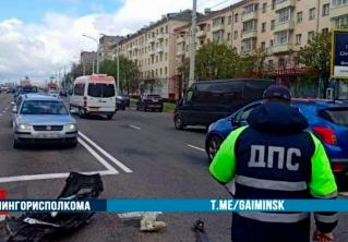На Партизанском проспекте водитель Geely проехал на красный и столкнулся с Peugeot. Есть пострадавшие
