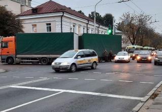 На перекрёстке Киселёва и Куйбышева из-за ДТП было затруднено движение транспорта