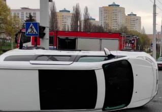На Притыцкого опрокинулся автомобиль. 70-летний водитель не уступил дорогу встречной машине