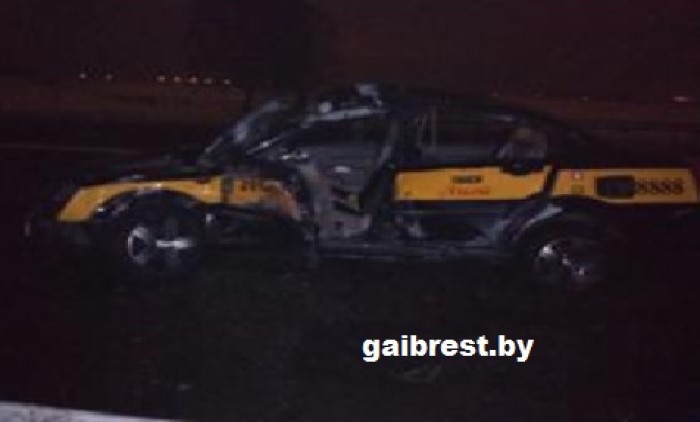 Под Брестом водитель такси въехала в грузовик. Женщина в реанимации-1