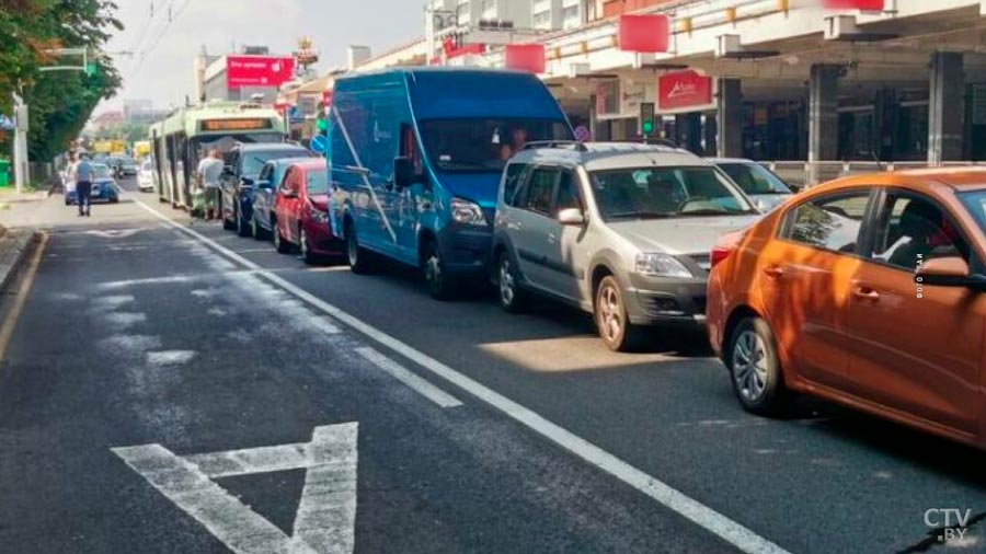 В ДТП попали шесть автобусов и троллейбус. Что произошло на Немиге?-1