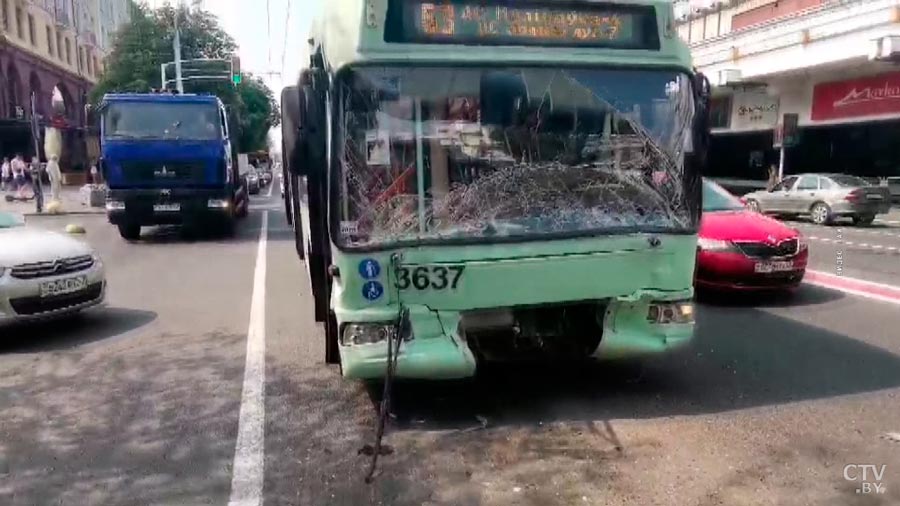 ГАИ об аварии на Немиге: пострадали 7 автомобилей, два человека доставлены в медучреждение-1