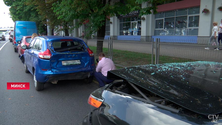 ГАИ об аварии на Немиге: пострадали 7 автомобилей, два человека доставлены в медучреждение-12