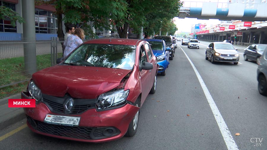 ГАИ об аварии на Немиге: пострадали 7 автомобилей, два человека доставлены в медучреждение-14