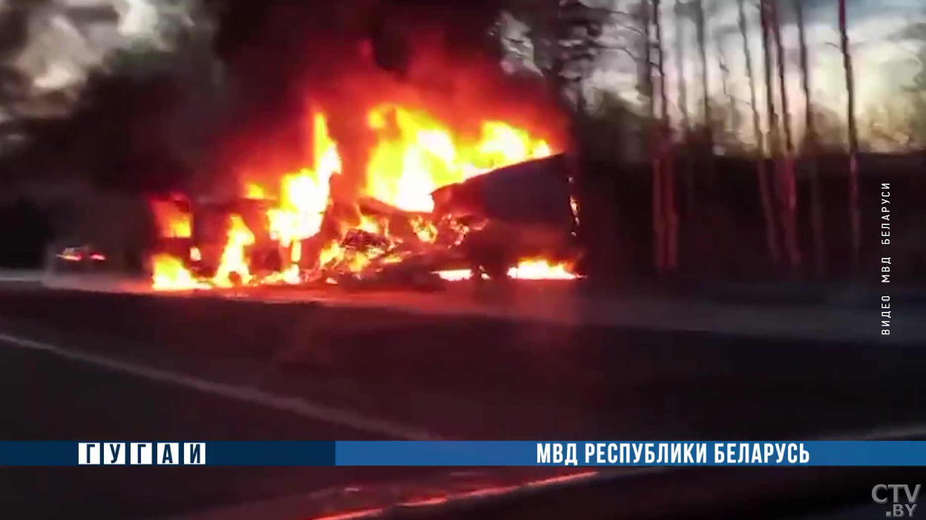 Водитель микроавтобуса уснул за рулём. Что известно о смертельном ДТП под Крупками?-1