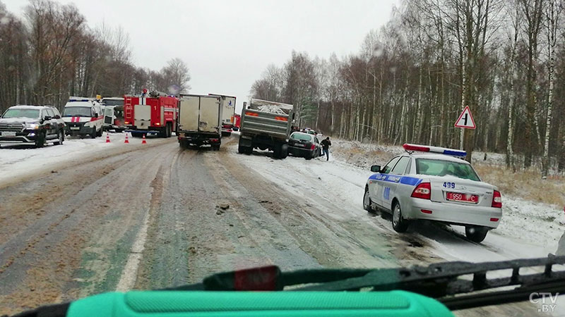 Пять человек погибли при столкновении молоковоза и микроавтобуса под Калинковичами -1