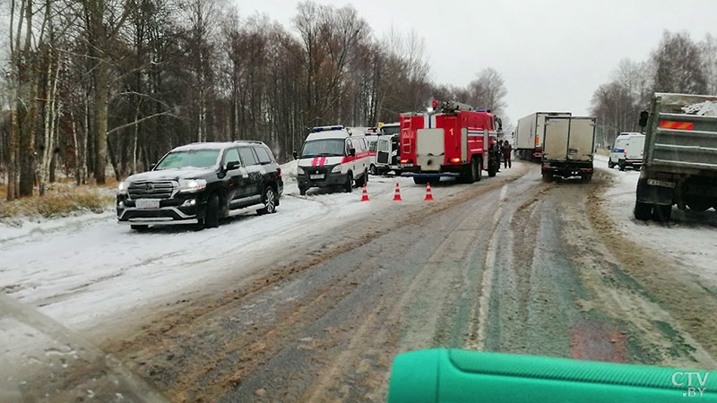 Пять человек погибли при столкновении молоковоза и микроавтобуса под Калинковичами -6