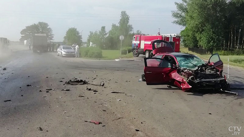 Семь человек пострадали в ДТП в Солигорском районе: водитель не уступил дорогу-4