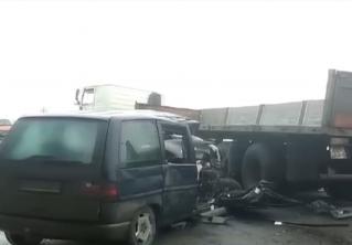 В Столбцовском районе МАЗ вылетел на встречку и столкнулся с Peugeot
