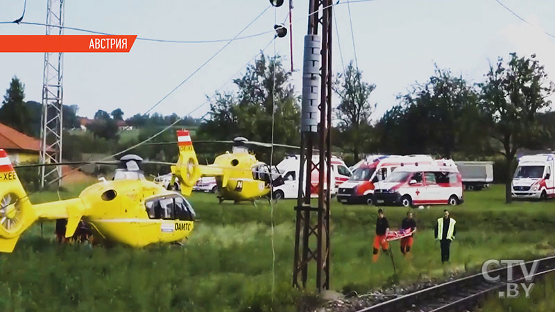 В Австрии поезд и пассажирский автобус столкнулись на  железнодорожном переезде: есть жертвы