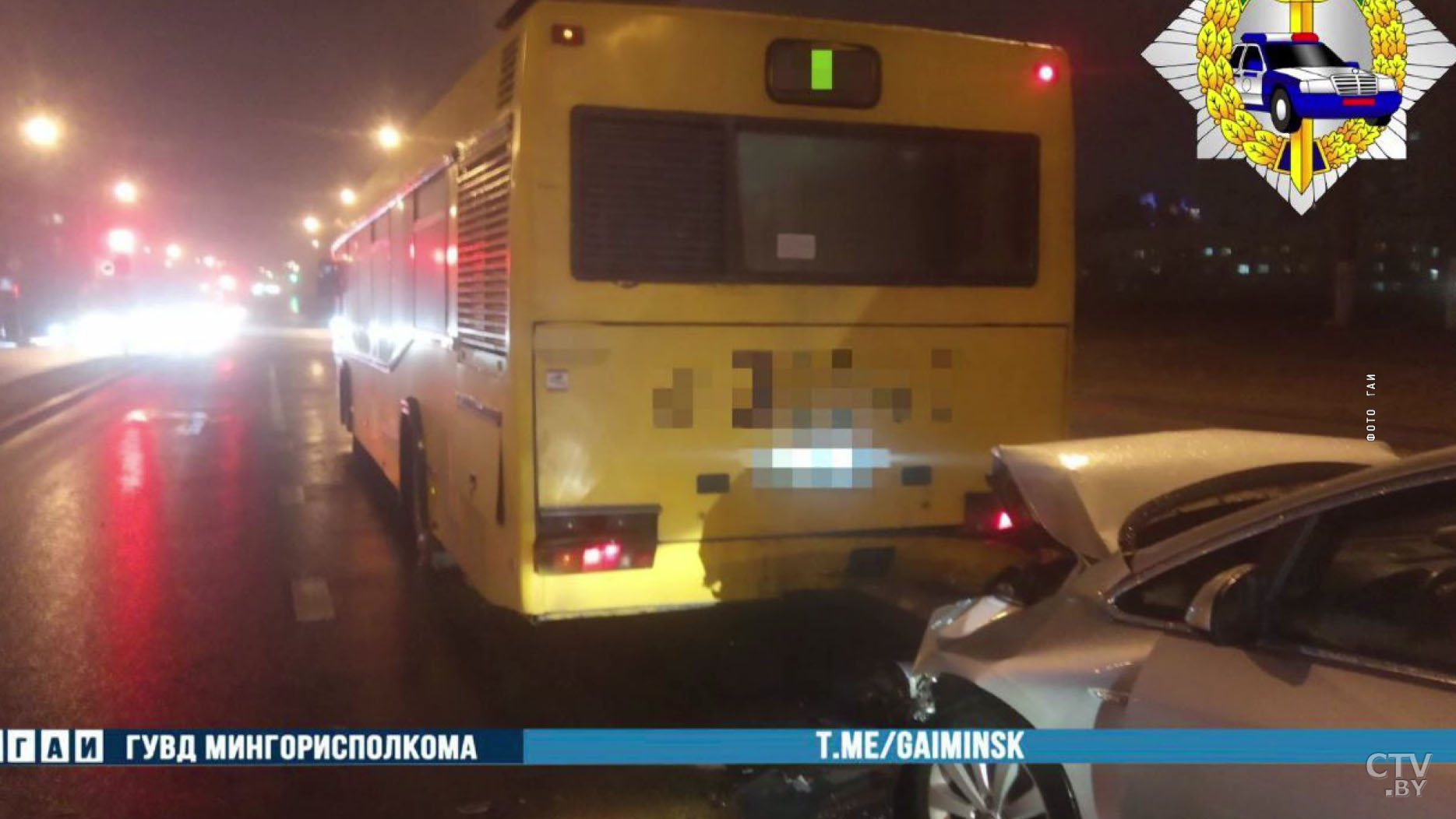 В крови водителя Opel – 2,5 промилле. В Лошице легковушка врезалась в автобус -1
