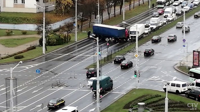 Сразу несколько ДТП затруднили движение транспорта в Минске: фотофакт-1