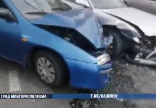 В Московском районе столкнулись Hyundai и Mazda. Пострадала женщина