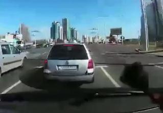 На Дзержинского Citroen врезался в стоявший перед светофором Volkswagen
