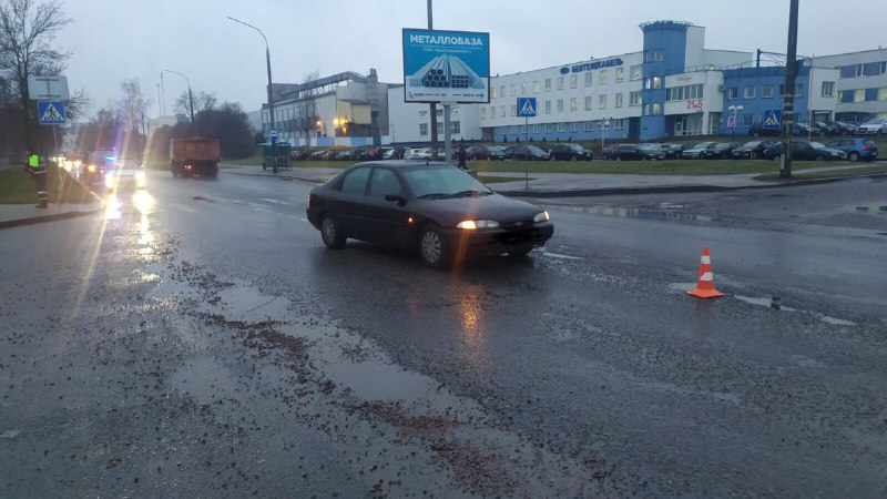 В Минске Ford сбил двух женщин на переходе. Водитель получил права за 4 дня до ДТП-1