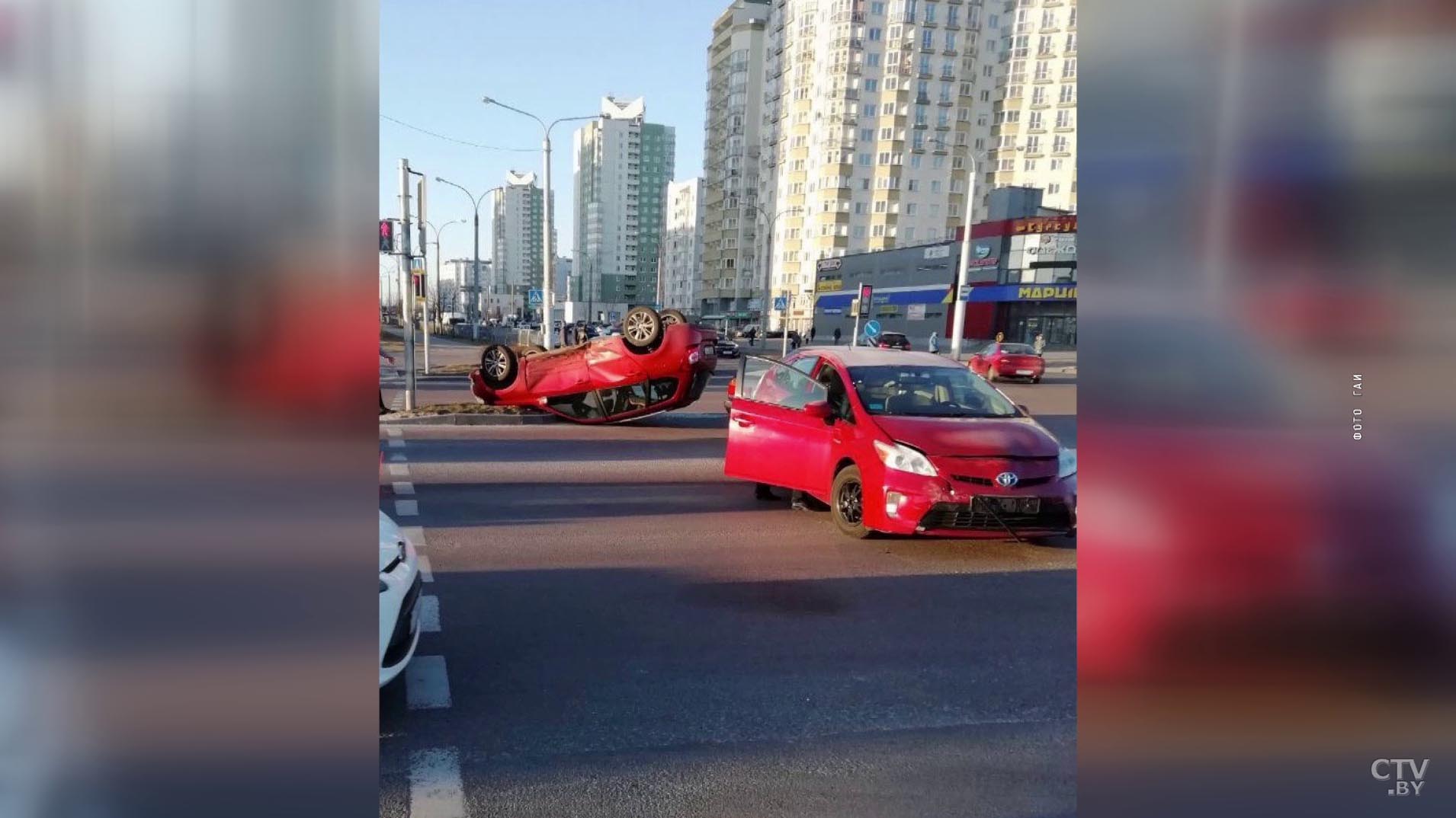 Авария в Каменной Горке. Перевернулась машина, в салоне которой были дети-4