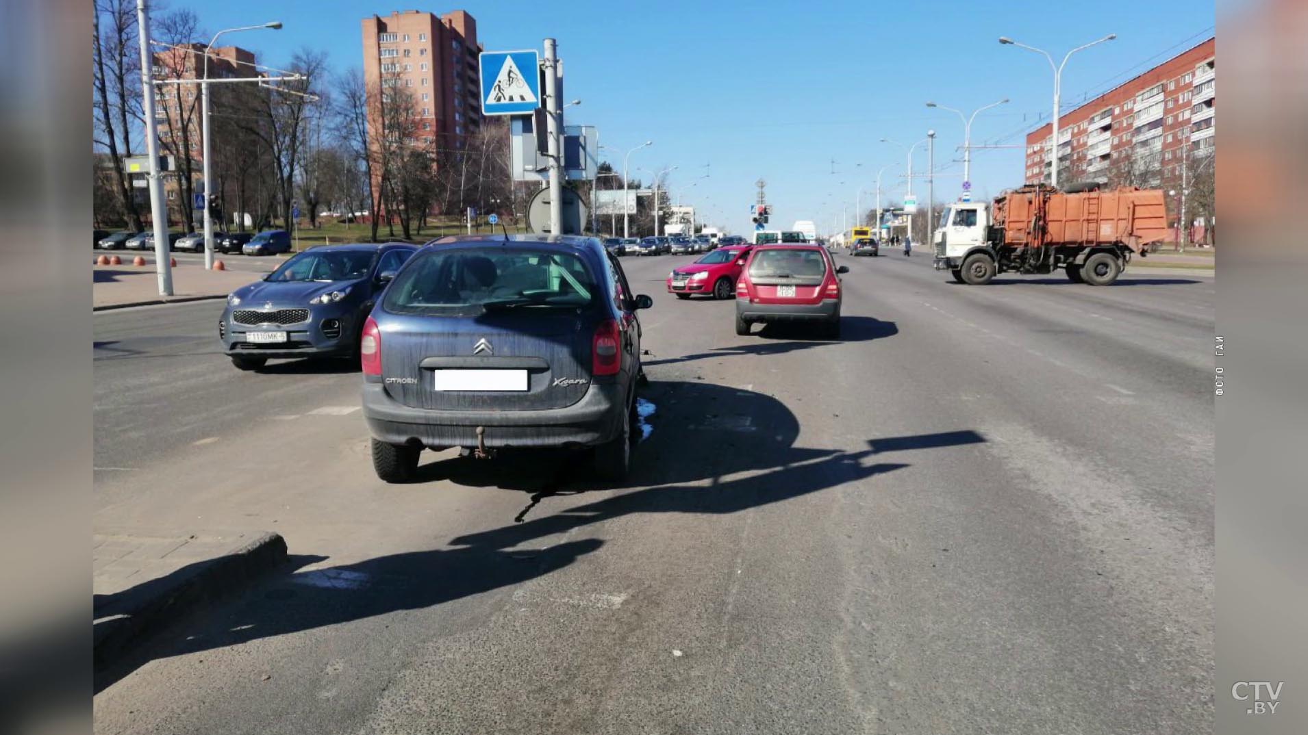 Авария в Каменной Горке. Перевернулась машина, в салоне которой были дети-10