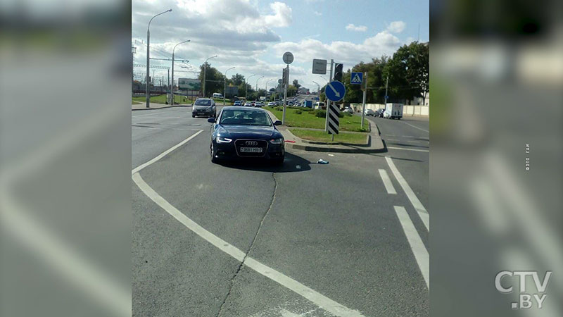 Сотрудники ГАИ оказали помощь водителю, потерявшему сознание в ожидании зелёного сигнала светофора-1