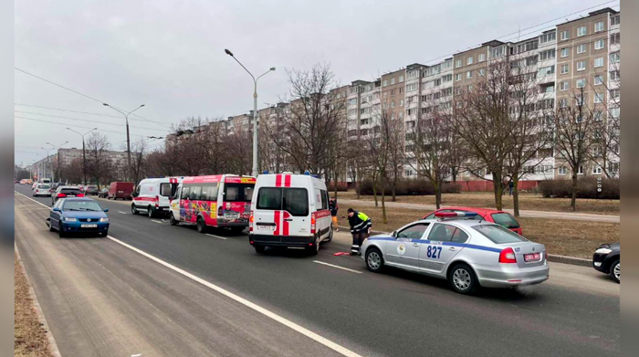 Маршрутка столкнулась с легковым авто в Минске. 4 человека доставлены в больницу