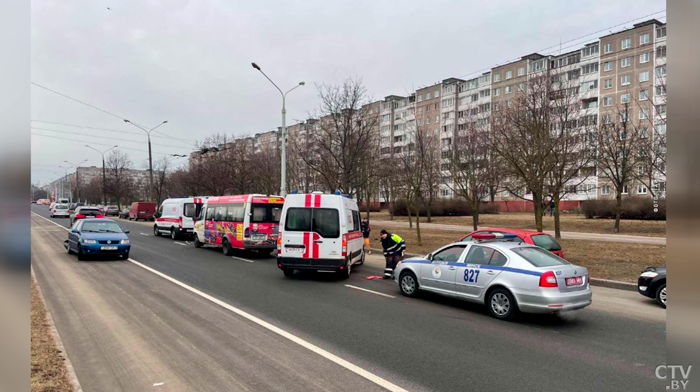 Маршрутка столкнулась с легковым авто в Минске. 4 человека доставлены в больницу-1