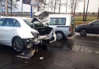Четыре автомобиля столкнулись на МКАД. Пострадал один из водителей