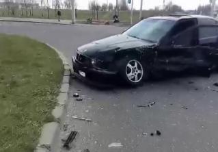 BMW и Volkswagen столкнулись на Игуменском тракте. Госпитализирован водитель