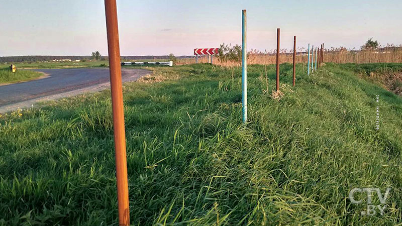 «Чтобы люди не проходили мимо чужой беды». Сотрудник МЧС Василий Гладкий спас людей из упавшего в водоём автомобиля-1