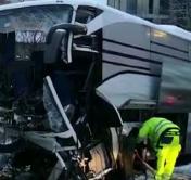 Автобус врезался в стену из-за заноса на скользкой дороге в Швейцарии