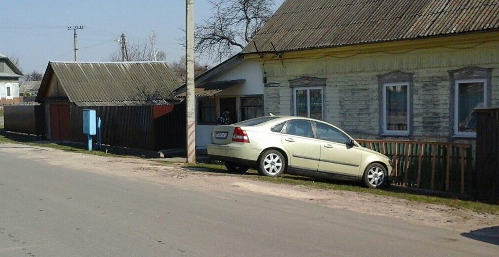 В Светлогорском районе шедший по проезжей части мужчина погиб под колёсами автомобиля