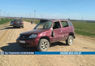 В Зельвенском районе в результате опрокидывания Chevrolet пострадал водитель 