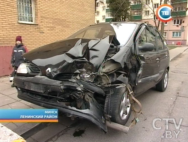 На Партизанском проспекте столкнулись сразу 3 авто, из которых водители двух были пьяны