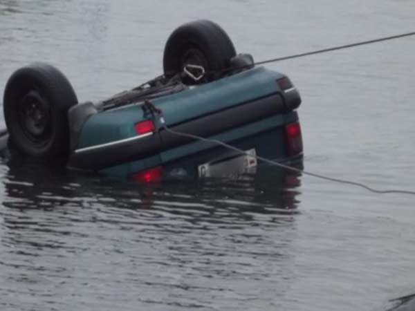 В Солигорское водохранилище с моста упал автомобиль. Водитель погиб