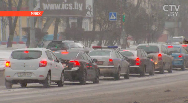 «Ещё мне вымазали потолок весь в мазуте!» Мужчина недоволен тем, как его авто после ДТП восстановили на СТО