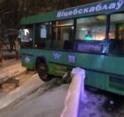 В Витебске автобус с 20 пассажирами врезался в бетонное ограждение моста