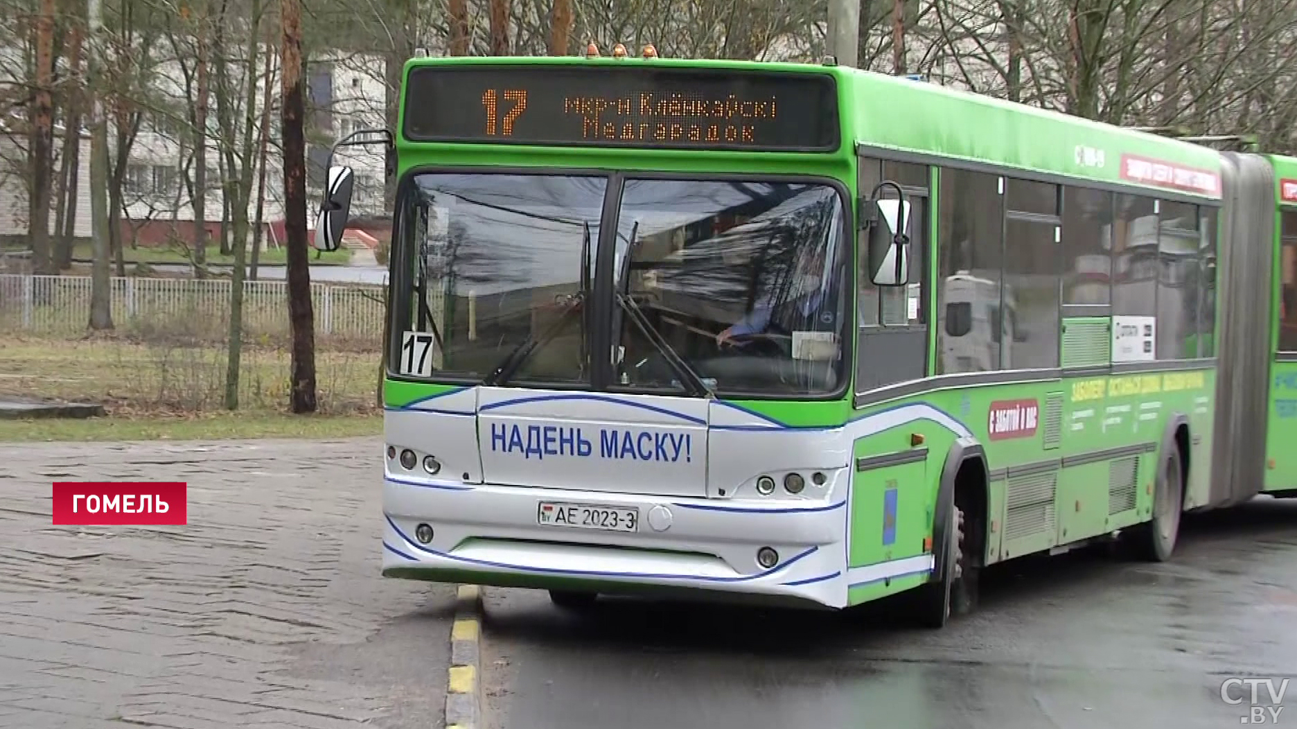 В Гомеле появились автобусы с надписями, призывающими надеть маску-1