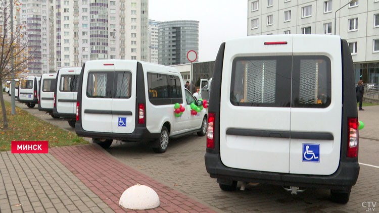 В Беларуси автомобили социальной помощи теперь устроены по единому стандарту – Ирина Костевич-10