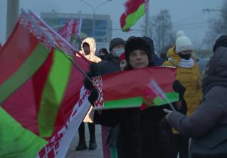 «Я радуюсь за них, я приветствую людей – порыв души». Как в Минске белорусы встречали колонны армейской и милицейской техники